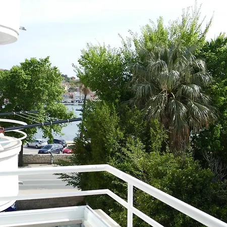 Apartment Seafront Ana