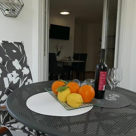 Apartment Seafront Ana