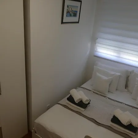 Apartment Seafront Ana *