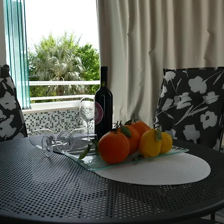 Apartment Seafront Ana Trogir