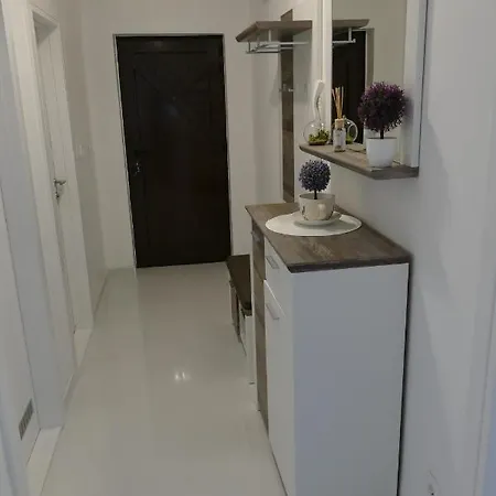 Apartment Seafront Ana *